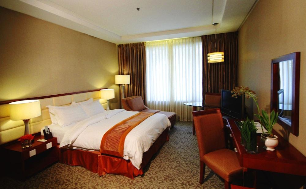 The Avenue Plaza Hotel Naga  Esterno foto