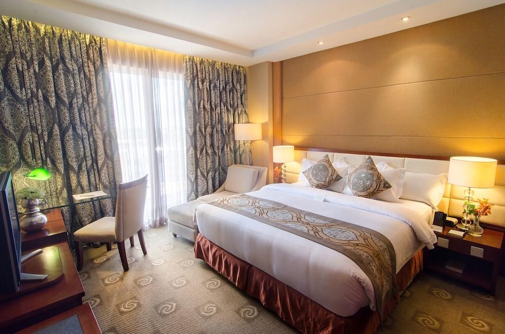 The Avenue Plaza Hotel Naga  Esterno foto