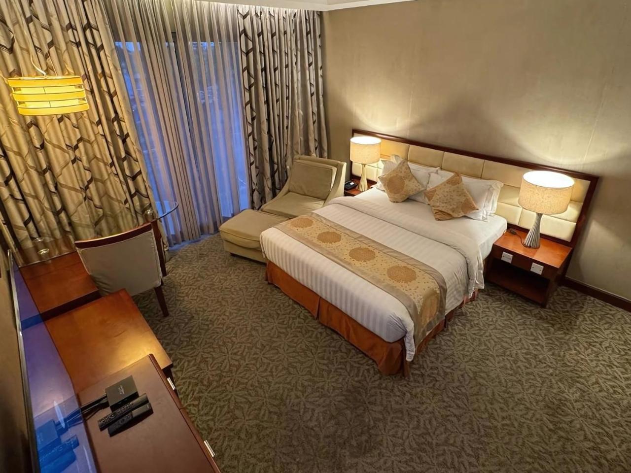The Avenue Plaza Hotel Naga  Esterno foto