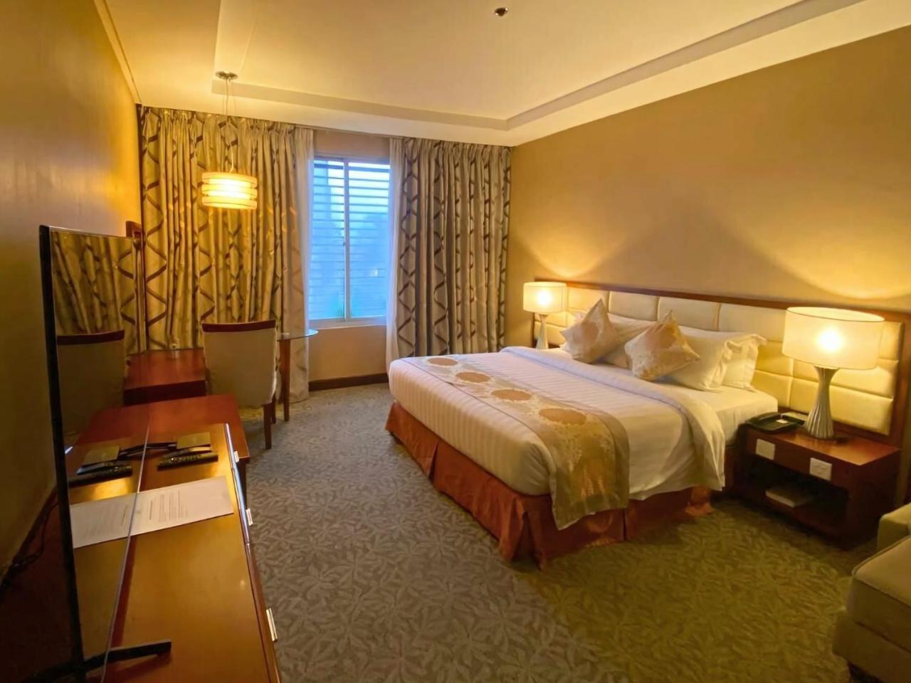 The Avenue Plaza Hotel Naga  Esterno foto