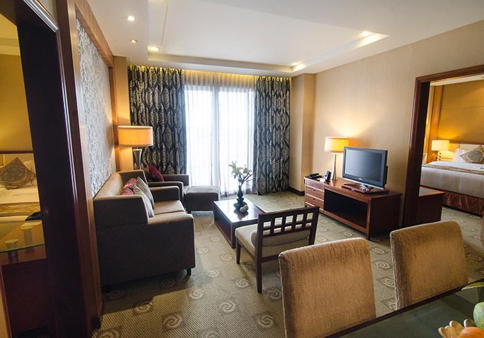 The Avenue Plaza Hotel Naga  Esterno foto